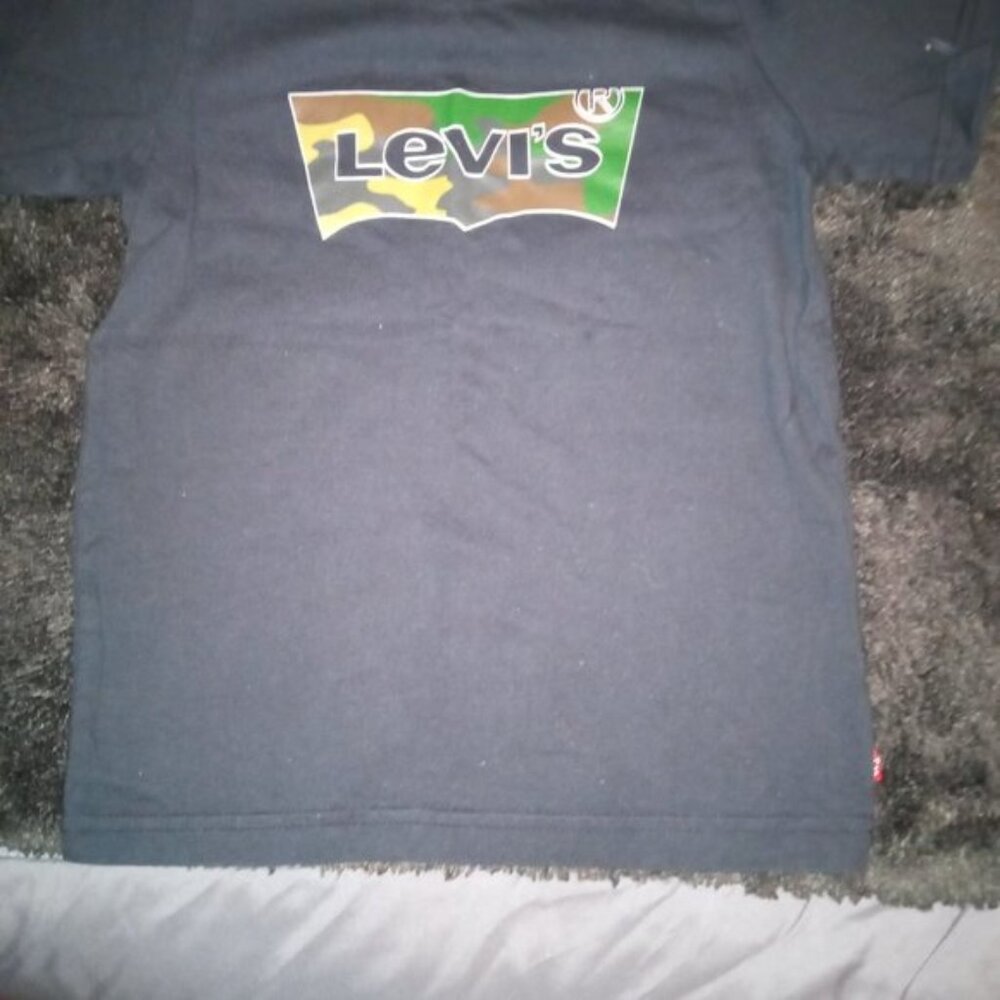 Little boys Black/Camo Levis T-shirt size 7